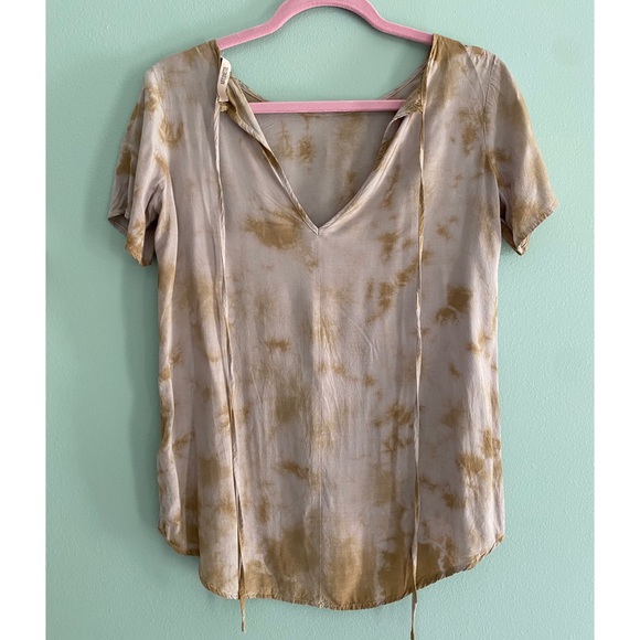 Fancy tee! 🖤 - Picture 3 of 5